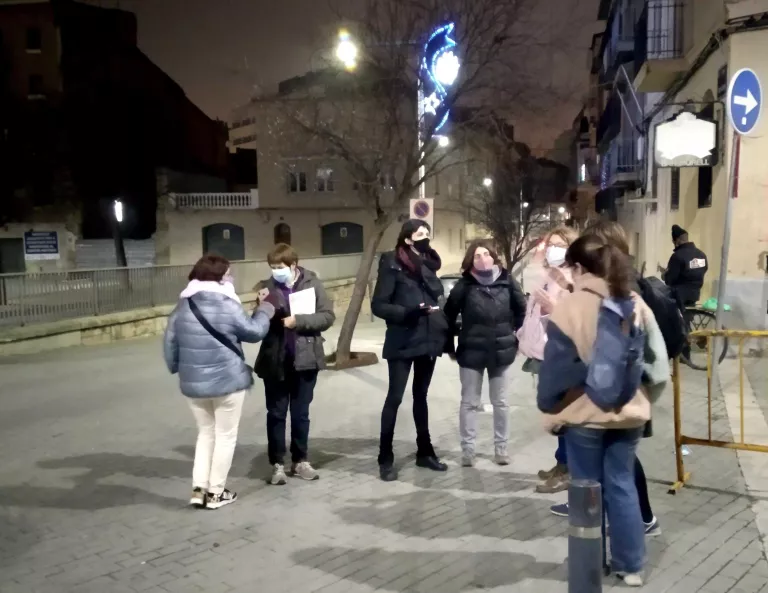Grups de dones recorren de nit zones d'oci nocturn de Lleida per detectar elements i espais insegurs