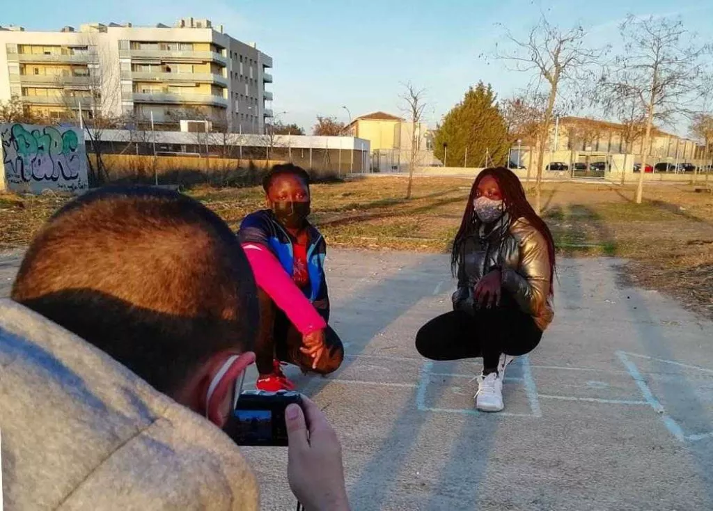 ⏯️ Joves de Lleida graven un videoclip contra el racisme, el 'bullying' i la intolerància
