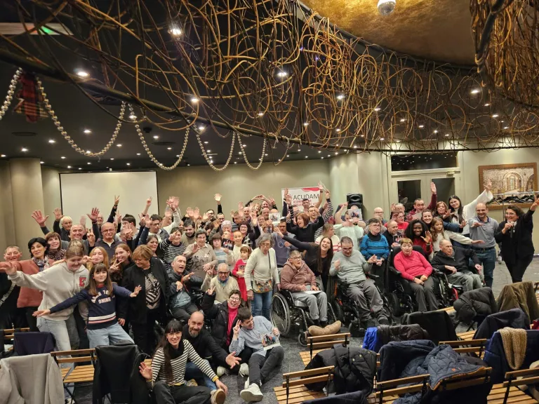 ACUDAM presenta el calendari solidari 2026 amb una àmplia implicació del teixit cultural del territori
