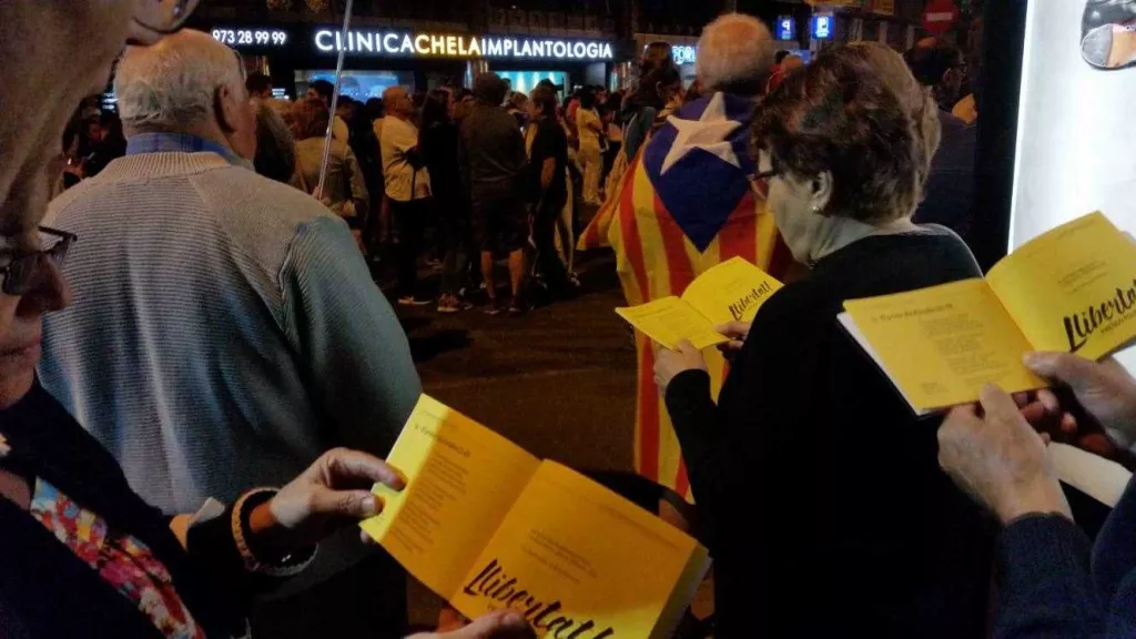 Milers de persones es manifesten a Lleida i reclamen avançar cap a la República