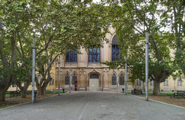 Les universitats catalanes accepten reduir l'activitat presencial