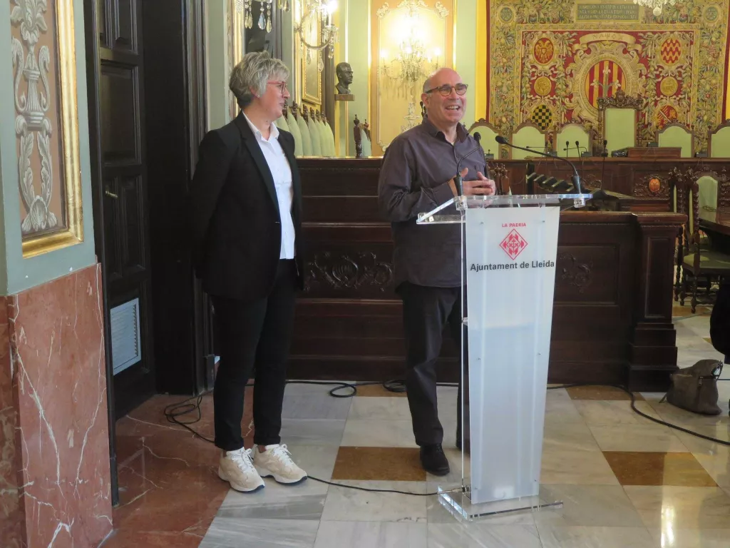 El periodista Jordi Romeu guanya el Premi Vallverdú d'assaig i Anna Garcia el Màrius Torres de Poesia