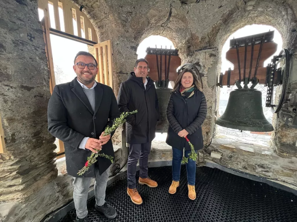 Bagergue inaugura el campanar de Sant Fèlix i gaudeix de les vistes de la Val d'Aran