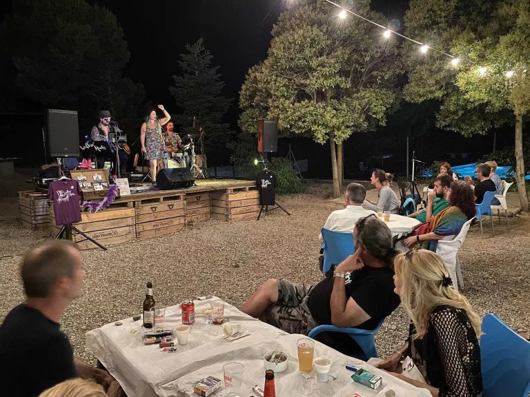 Nit de música a la fresca i bany nocturn a Castelldans