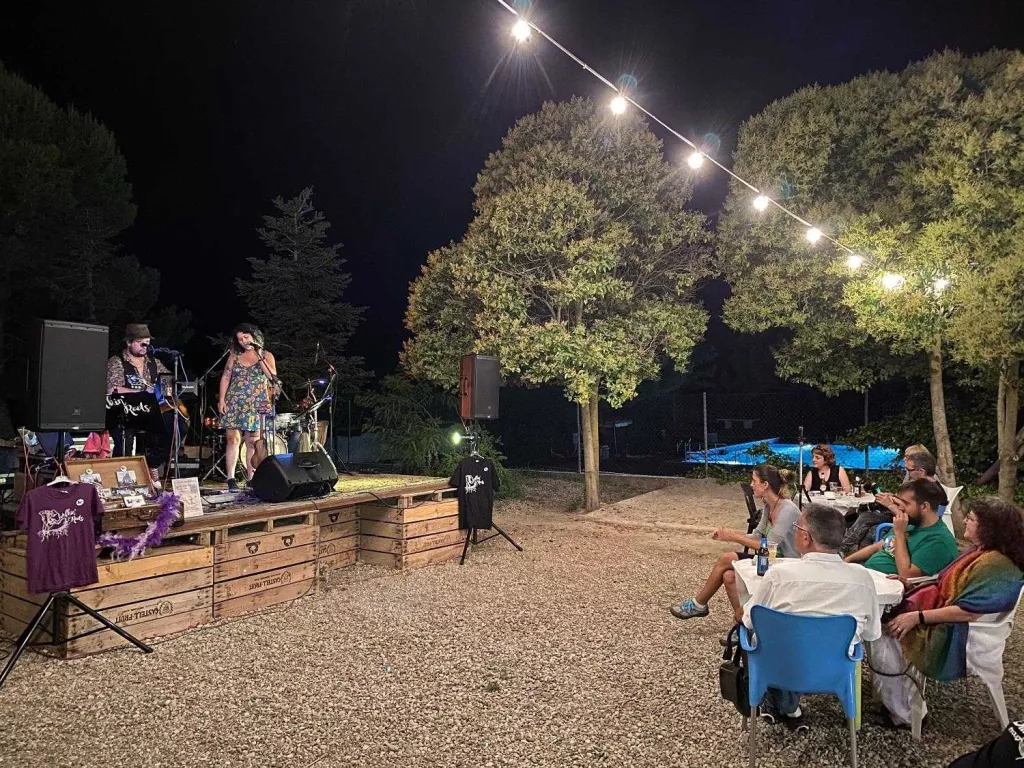 Nit de música a la fresca i bany nocturn a Castelldans