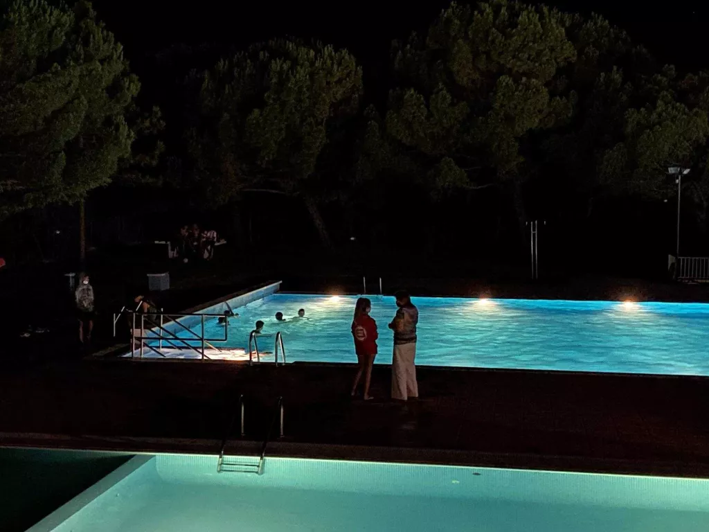 Nit de música a la fresca i bany nocturn a Castelldans