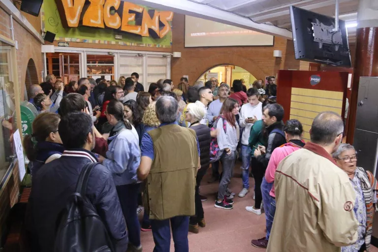 #1O / Els centres electorals de Lleida, plens des de les 5 del matí