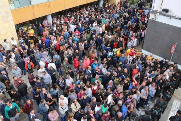 Un guàrdia civil acusa un cap dels Mossos d'alertar per WhatsApp de l'arribada d'antiavalots l'1-O