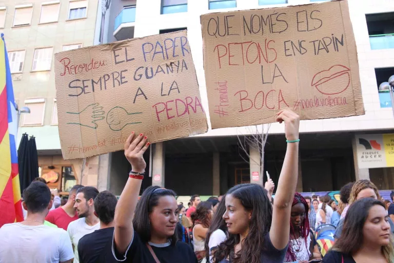"Som gent de pau"; els missatges de la manifestació