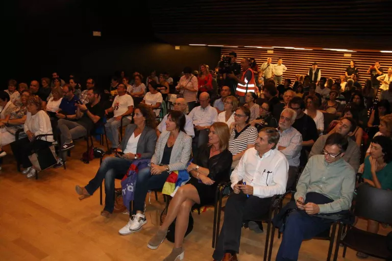 Puigdemont assumeix el mandat de l'1O de declarar la independència i la suspén immediatament en pro del diàleg