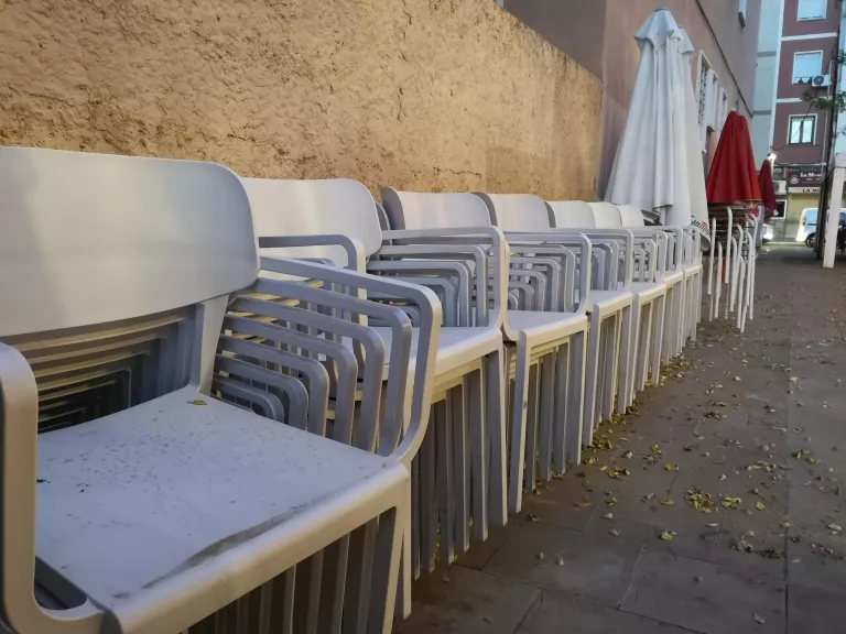 La Paeria facilitarà que bars i restaurants puguin ampliar o donar d'alta noves terrasses
