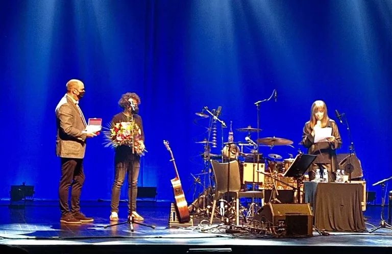 Maria del Mar Bonet i Borja Penalba fan vibrar el Teatre de Balaguer