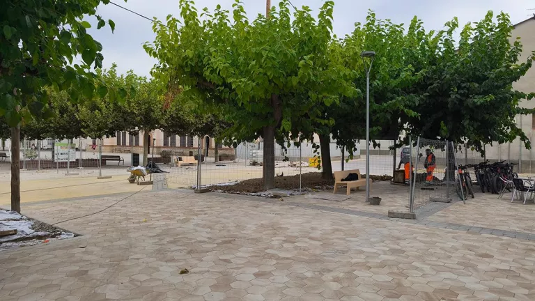 El Poal estrena nova plaça davant del Casal