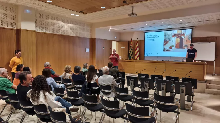 El turisme rural de Ponent s’organitza per plantar cara a les grans plataformes