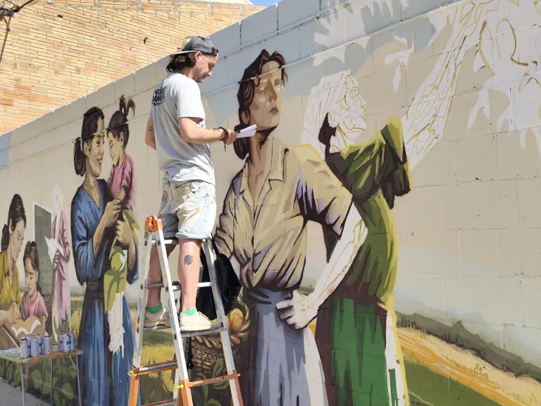 'La força invisible': Els murals de Tornabous que homenatgen la figura de les dones