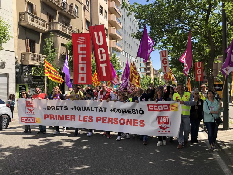 Centenars de persones surten al carrer a reivindicar els seus drets aquest Primer de Maig