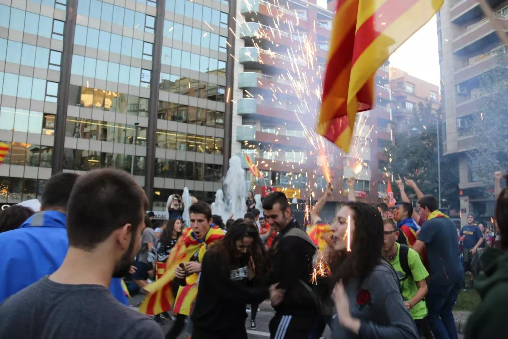 "Quan han votat que sí, tot el bus s'ha aixecat i hem cantat els Segadors amb emoció"