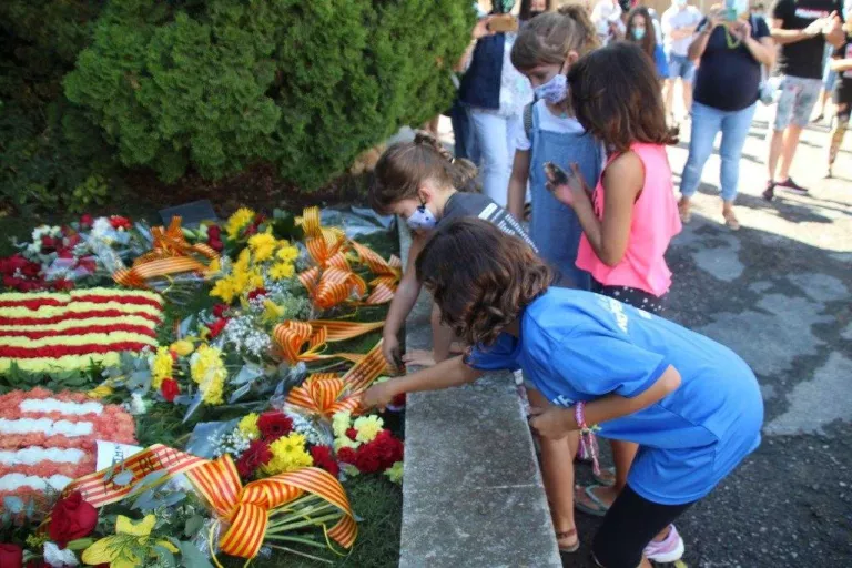 Ofrena Floral a Bellpuig en el Dia Nacional de Catalunya