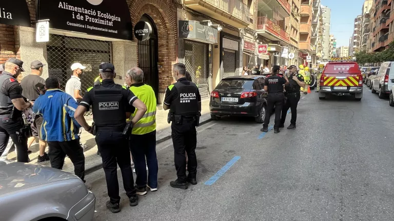 S’esfondra la terrassa d’un entresol al carrer Pi i Margall sense causar ferits