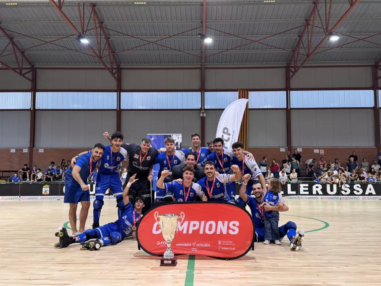 El CH Mollerussa regna a casa i aixeca la Supercopa Catalana