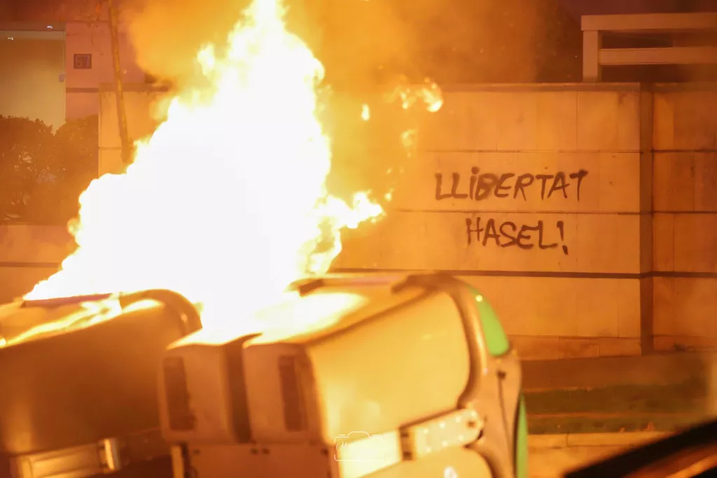 ⏯️ Lleida torna a cremar en la segona nit de protestes per l'empresonament de Hasel