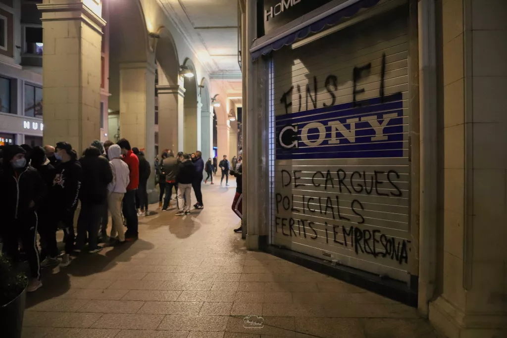 ⏯️ Més de 400 persones tornen a sortir als carrers de Lleida contra l'empresonament de Hasel