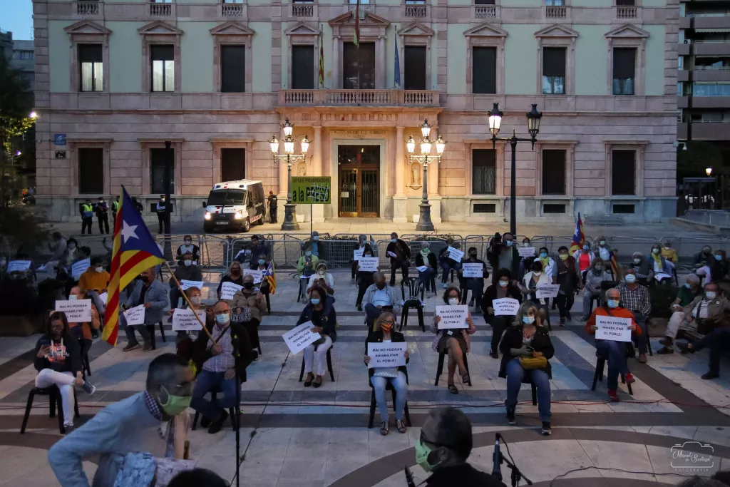 ⏯️ Unes 300 persones es concentren a Lleida contra la inhabilitació de Torra