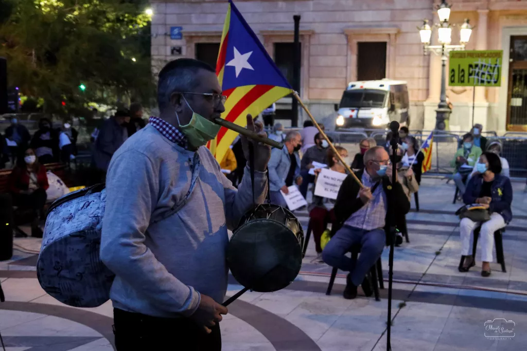 ⏯️ Unes 300 persones es concentren a Lleida contra la inhabilitació de Torra