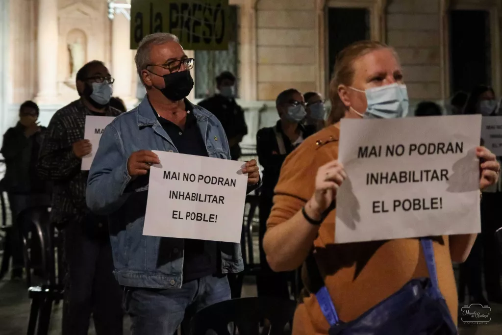 ⏯️ Unes 300 persones es concentren a Lleida contra la inhabilitació de Torra