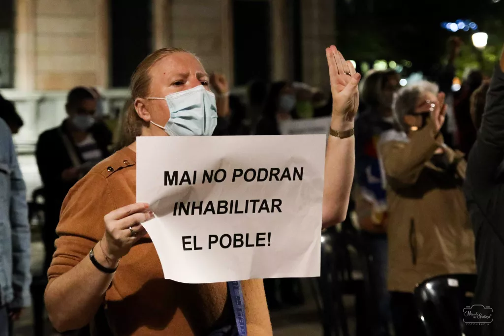 ⏯️ Unes 300 persones es concentren a Lleida contra la inhabilitació de Torra