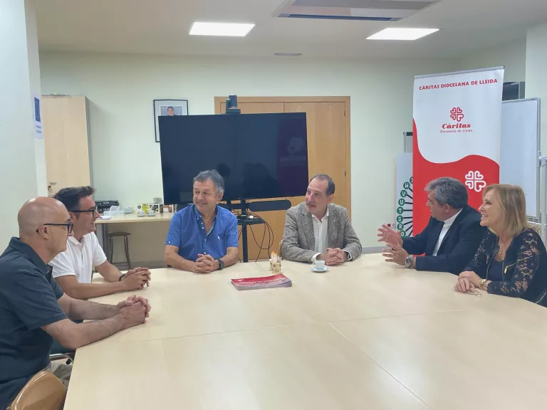 El conseller Espadaler aborda els reptes d'habitatge i inclusió social en una visita a Càritas Diocesana de Lleida
