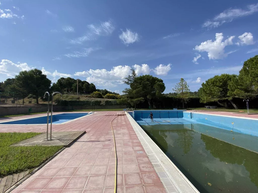 Castelldans comença a netejar les piscines municipals