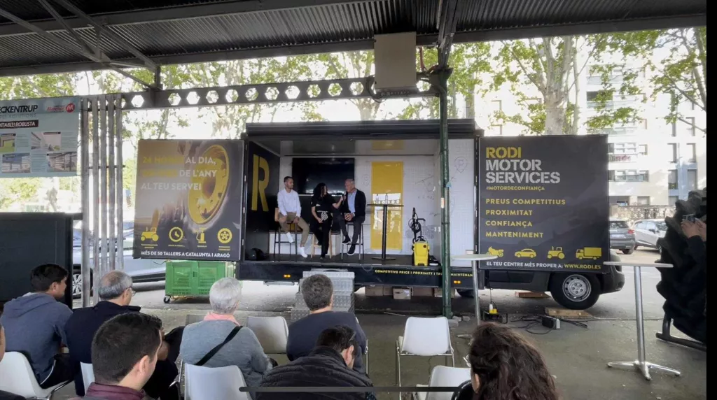 El padrí d'Alcarràs i l'agroinfluencier Guillem Gómez a l'estand de Rodi Motor Services