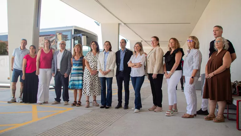 Tàrrega posa en funcionament la nova estació de busos davant de la del tren