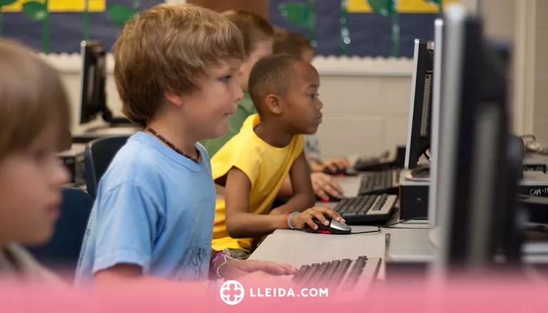 Com protegir els dispositius digitals per a la tornada a l'escola