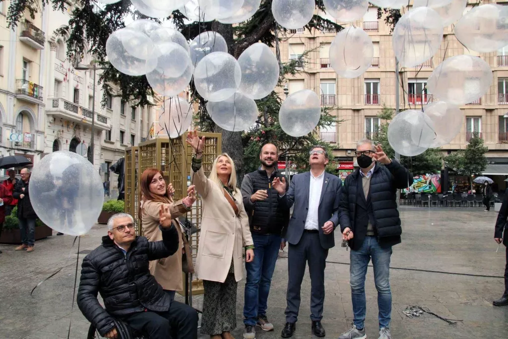 L'IEI celebra 80 anys amb una nova escultura que els lleidatans ompliran de cadenats