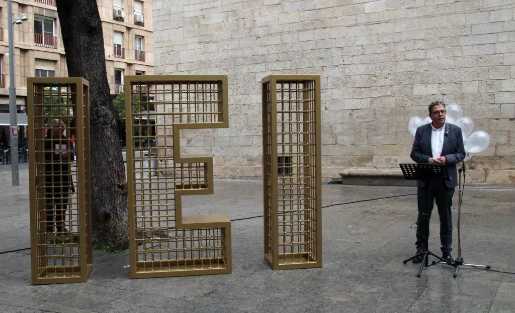 L'IEI celebra 80 anys amb una nova escultura que els lleidatans ompliran de cadenats