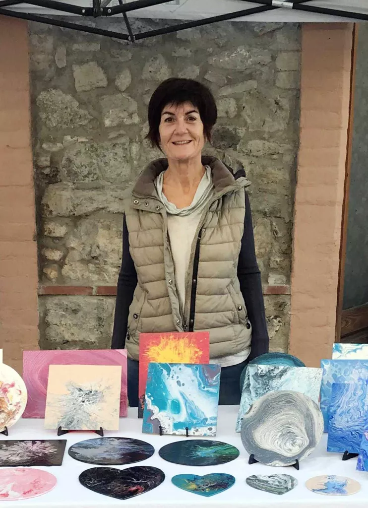 Art abstracte a la Casa Gran del Miracle amb l'exposició d'Isabel Ribalta