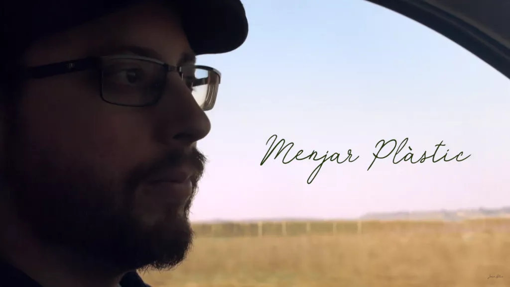 El cantautor Joan Blau presenta el videoclip ‘Menjar plàstic’ del disc ‘La Clau’