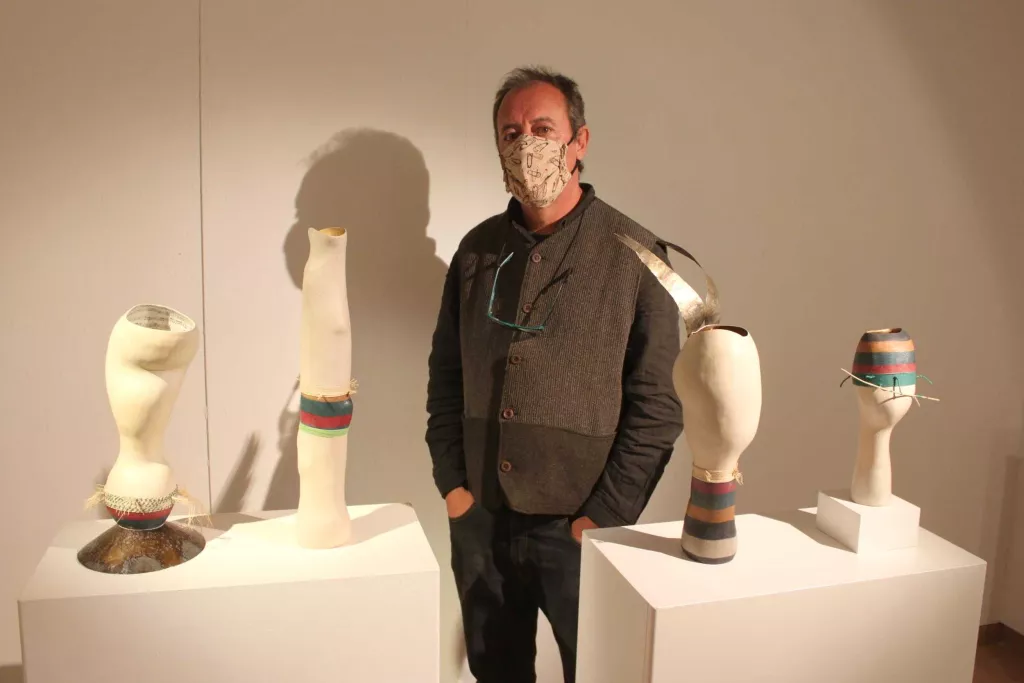 Tàrrega expressa les emocions a través de l’art amb 'Objectes' de l'artista Jose Davila