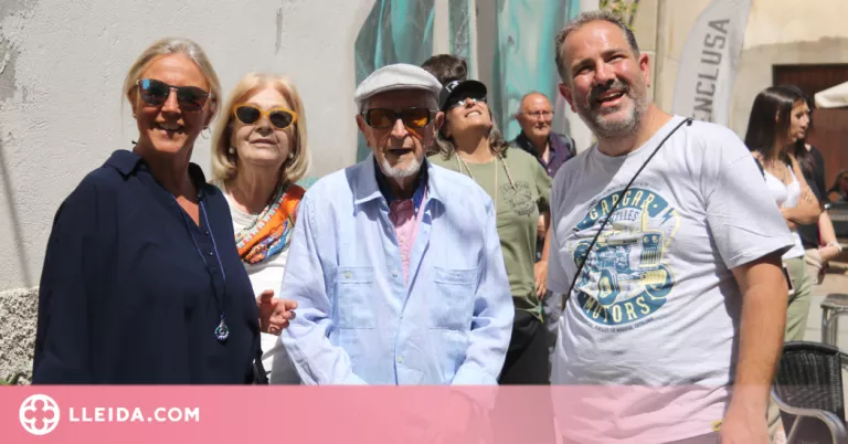⏯️ Josep Vallverdú coneix el mural que ret homenatge al seu món literari al 8è Gargar de Penelles