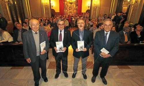 El director executiu de SEGRE, Juan Cal, presenta a la Paeria la seua primera novel·la, 'El exilio de Mona Lisa'