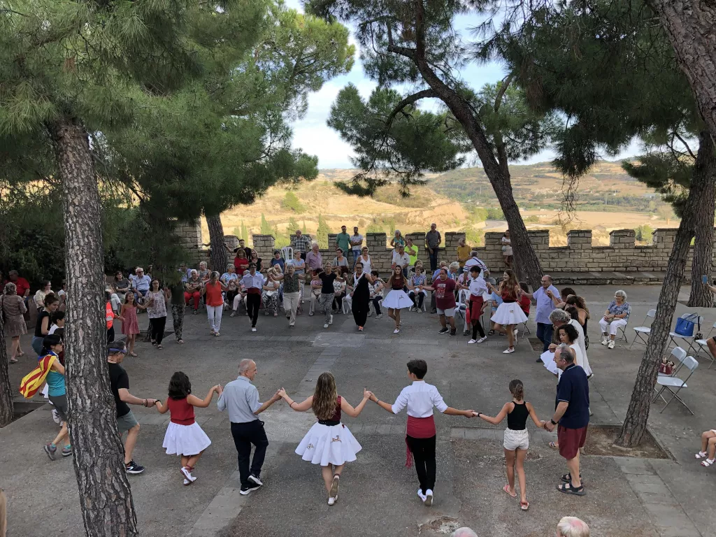La Segarra commemora la Diada de Catalunya amb una ofrena floral, parlaments i interpretacions musicals