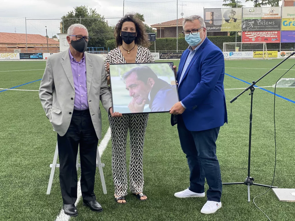 Mig miler de persones reten homenatge a l’exfutbolista Ramon Espasa a les Borges