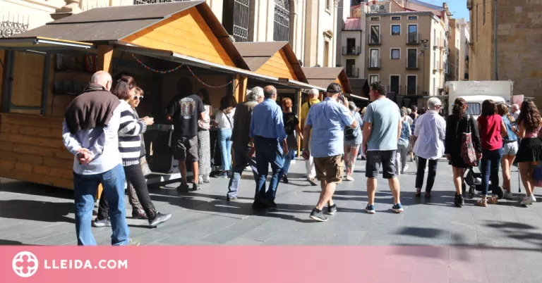 ⏯️ La literatura en català omple la plaça de la Catedral de Lleida i l'IEI per tancar el primer Sant Miquel de les Lletres