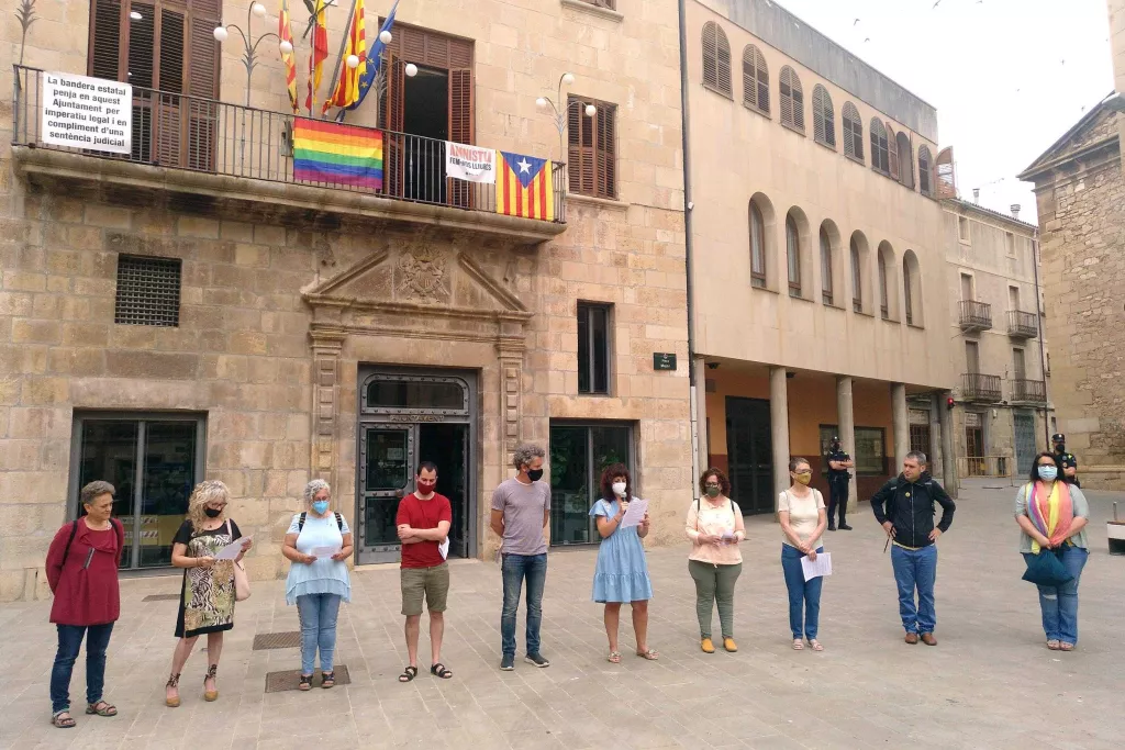 Tàrrega fa onejar la bandera del col·lectiu LGTBI+ al Parc de Sant Eloi