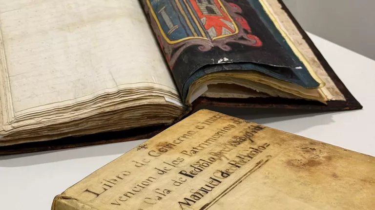 Restauren dos llibres de família dels Pedrolo del segle XVI