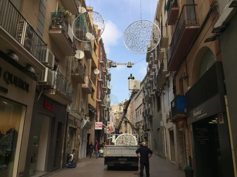 La Paeria instal.la les primeres llums de Nadal