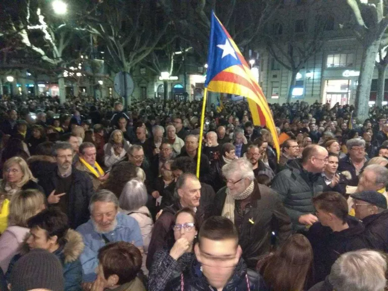 Convocades mobilitzacions a tot el territori en resposta a la detenció de Puigdemont