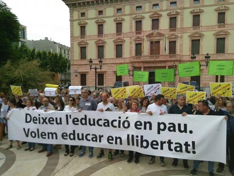 "Nosaltres eduquem, no adoctrinem"